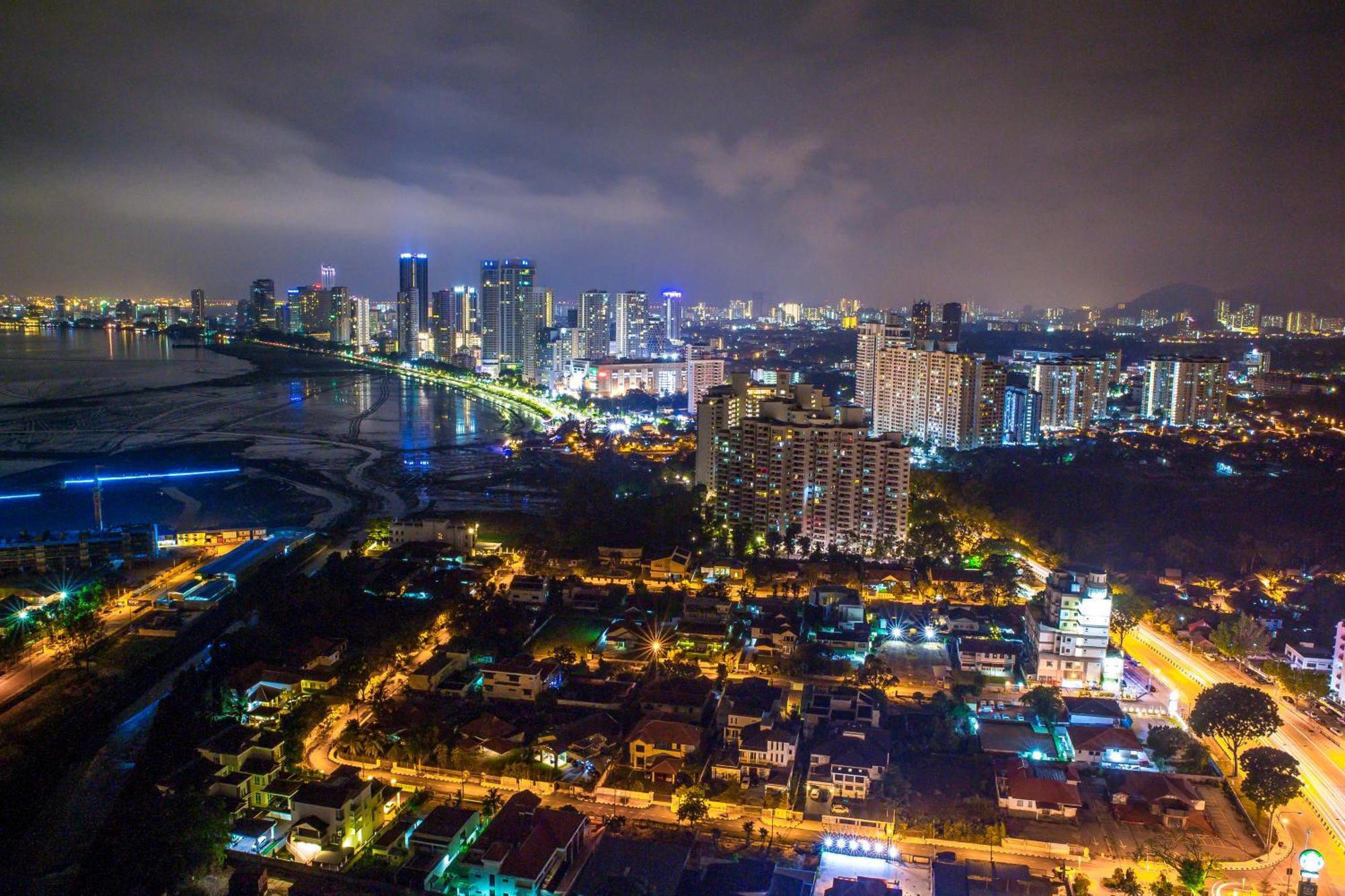 The Landmark By Katana 3Br To 4Br Luxury Seaview Landmark Homestay At Gurney 15-16Pax 无敌海景套房 Tanjung Tokong Exterior foto